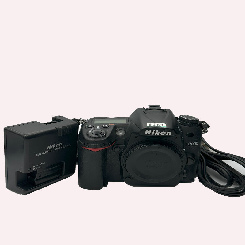 USED: Nikon D7000 DSLR Camera Body - Black - 9/10 - #5047976