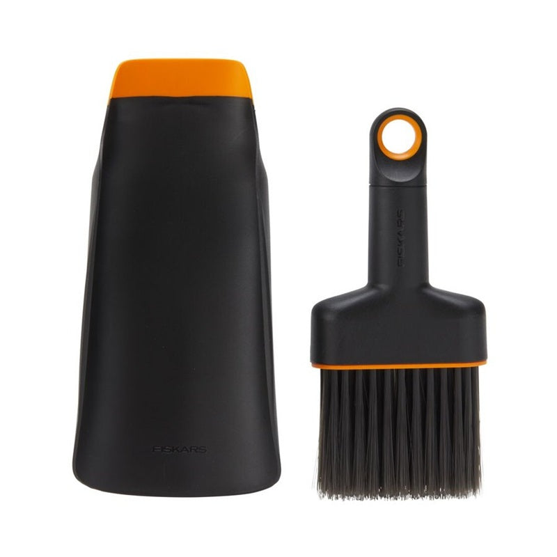 Fiskars Planting Scoop and Brush Set - 2 pieces