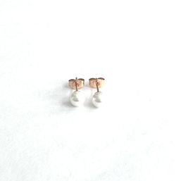 Royce and Oak Pearl Earrings Rose Gold