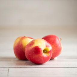 Cawston Cold Storage - BC Apples Pink Lady Org